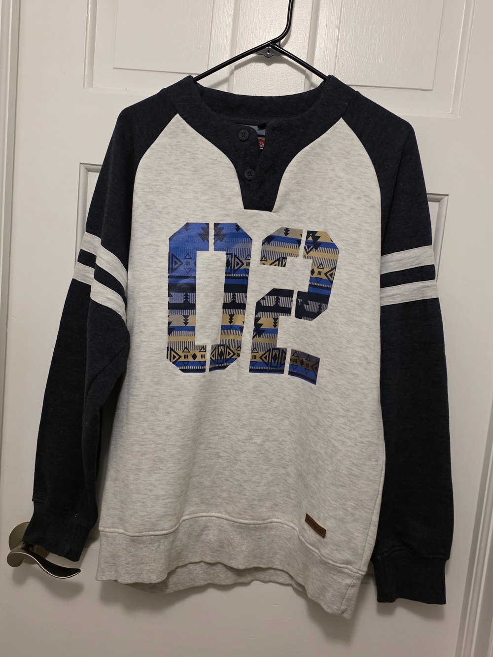 WT02 Henley Sweatshirt in Heather Gray & Navy with '02' Graphic Sze Large Casual